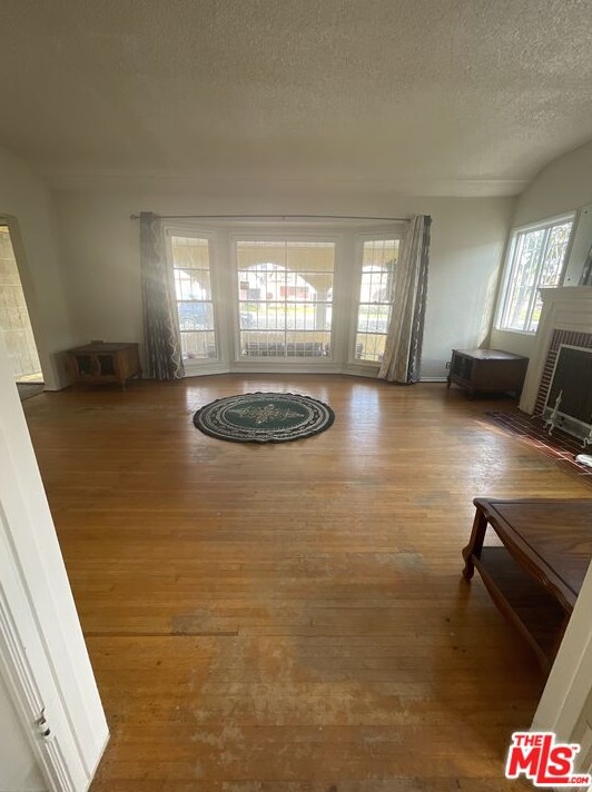 1932 91st Pl, Los Angeles, CA 90047-3523