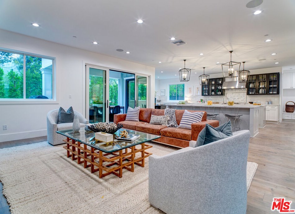 825 Norman Pl, Los Angeles CA  90049-1532 exterior