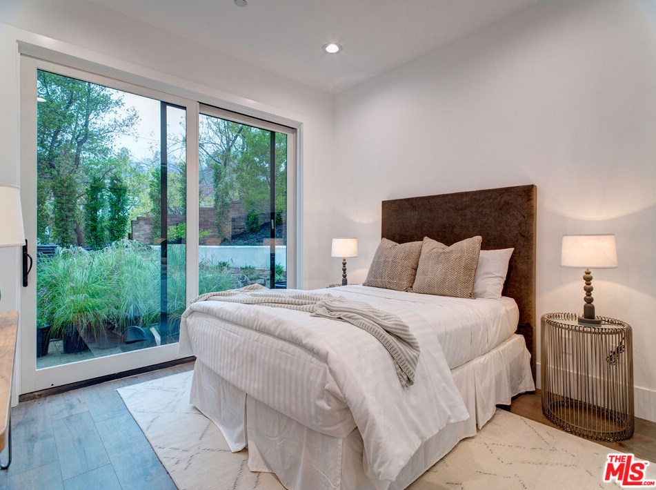 825 Norman Pl, Los Angeles CA  90049-1532 exterior