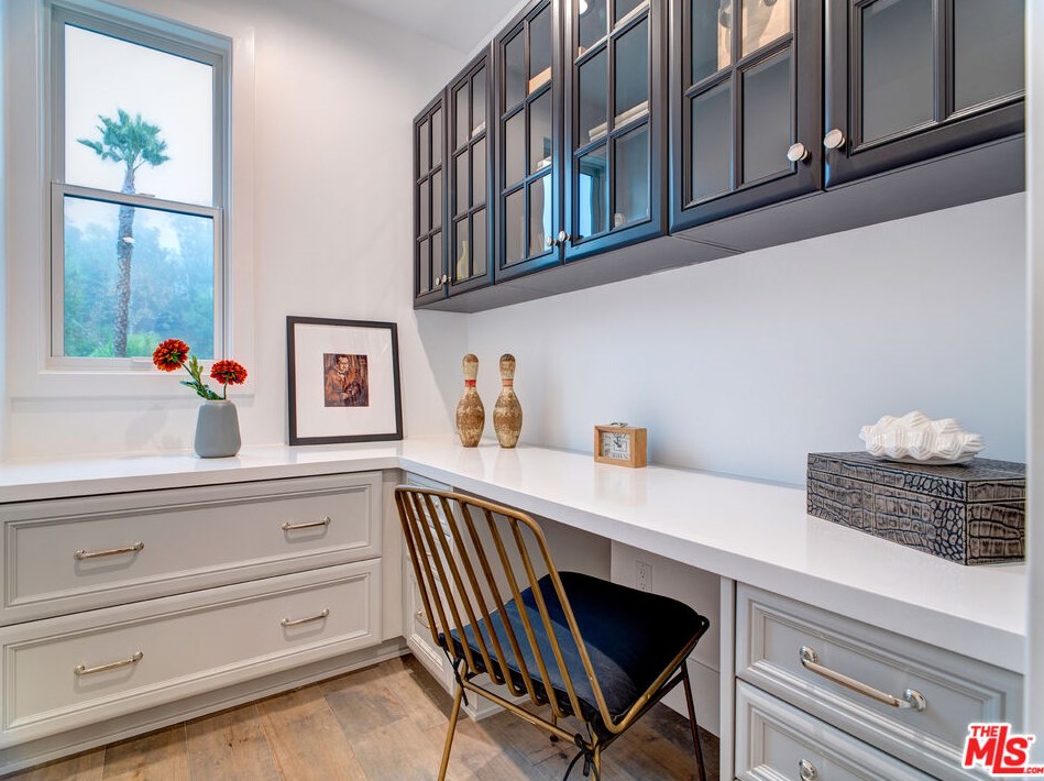 825 Norman Pl, Los Angeles CA  90049-1532 exterior