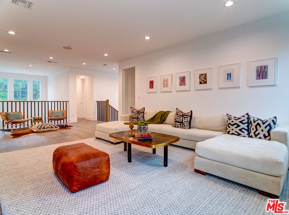 825 Norman Pl, Los Angeles CA  90049-1532 exterior