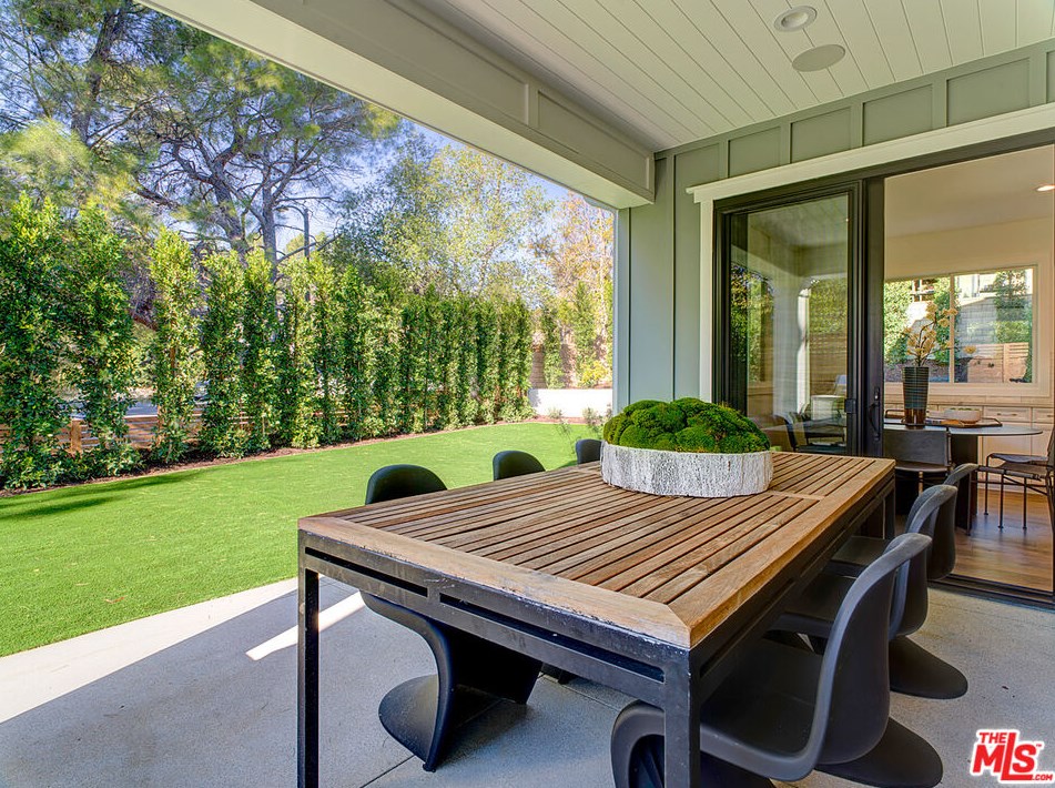825 Norman Pl, Los Angeles CA  90049-1532 exterior