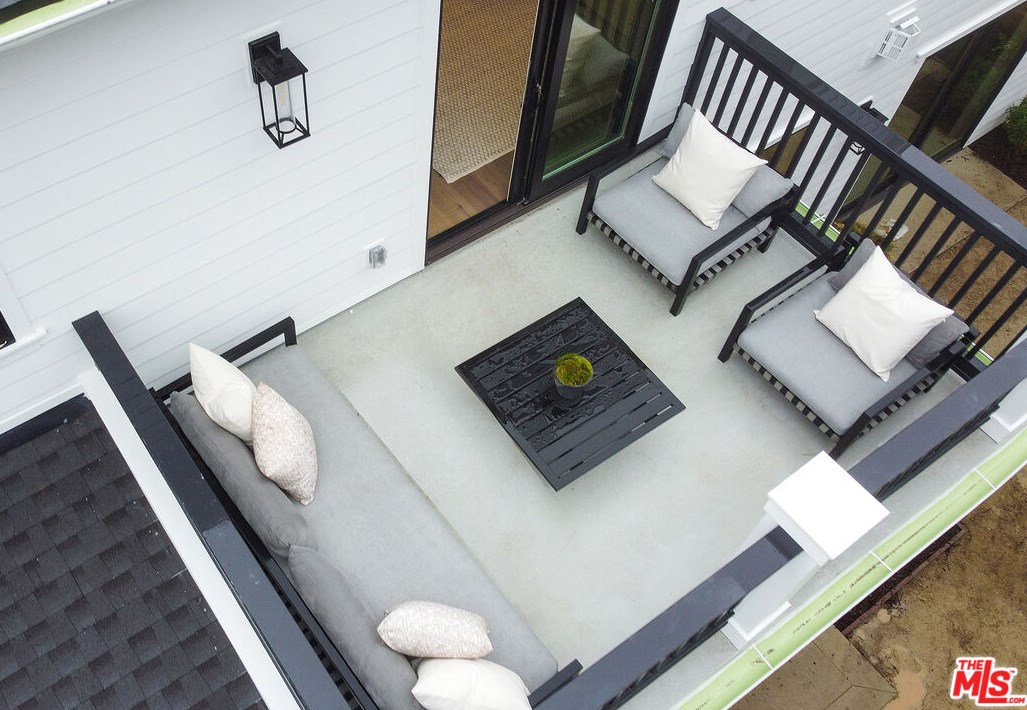 825 Norman Pl, Los Angeles CA  90049-1532 exterior