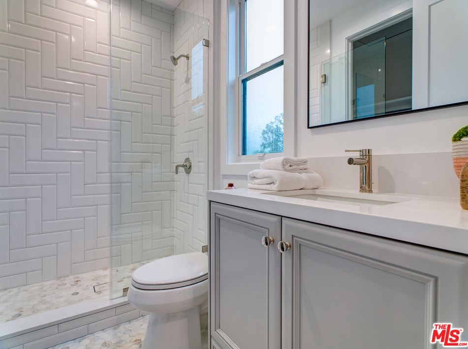 825 Norman Pl, Los Angeles CA  90049-1532 exterior