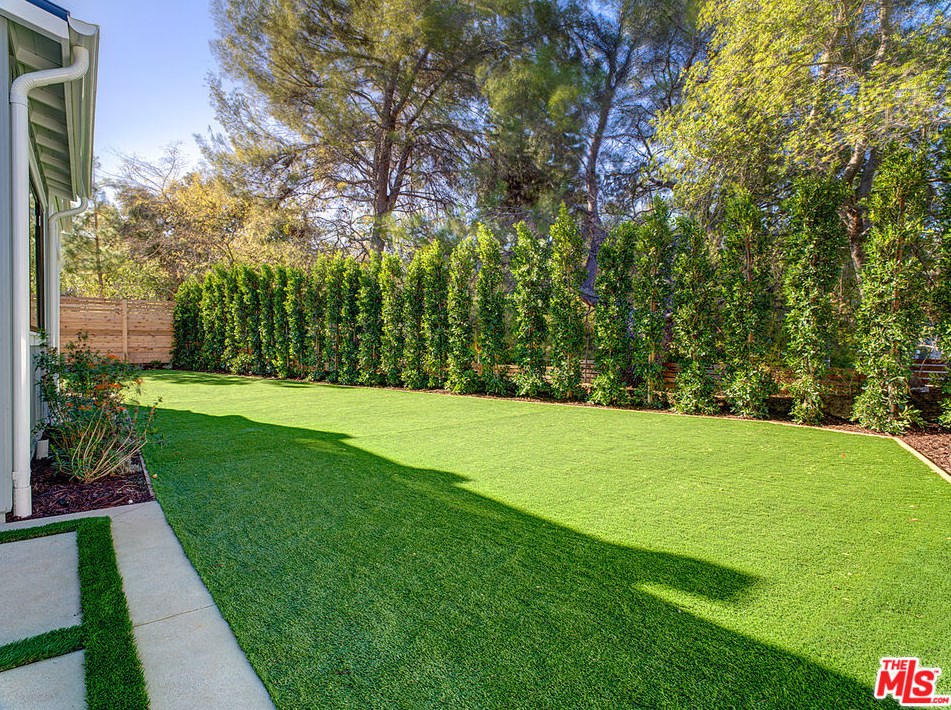 825 Norman Pl, Los Angeles CA  90049-1532 exterior