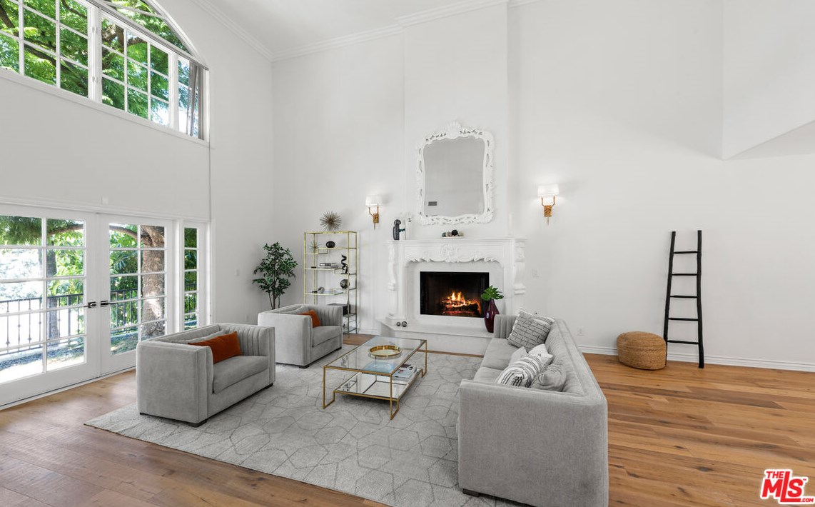 3033 Beverly Glen Cir, Los Angeles, CA 90077-1727