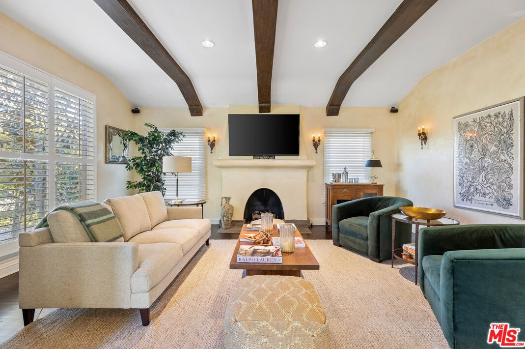 1748 Stearns Dr, Los Angeles, CA 90035-4628