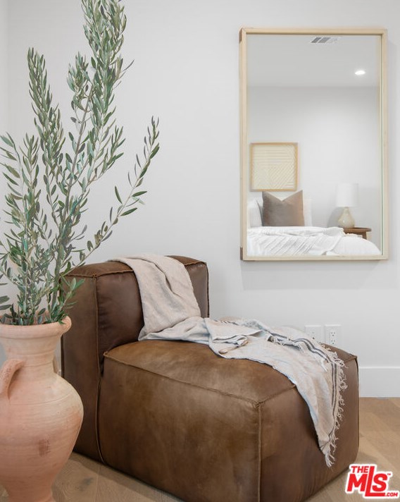 7901 Glider Ave, Los Angeles CA  90045-3049 exterior