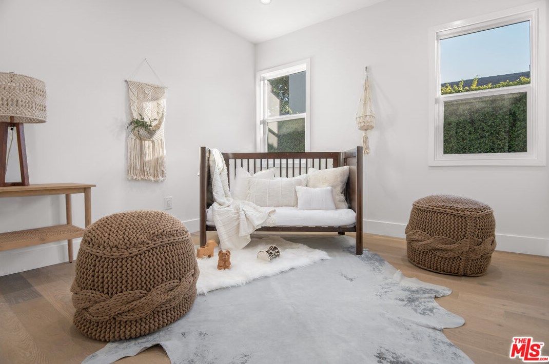 7901 Glider Ave, Los Angeles CA  90045-3049 exterior