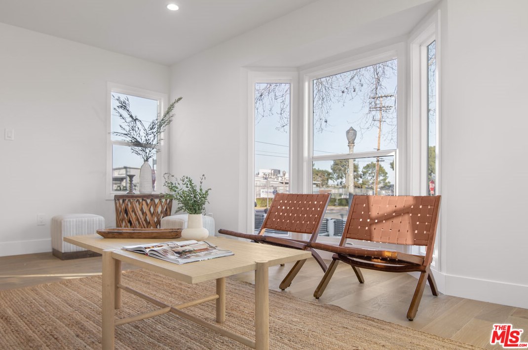 7901 Glider Ave, Los Angeles CA  90045-3049 exterior