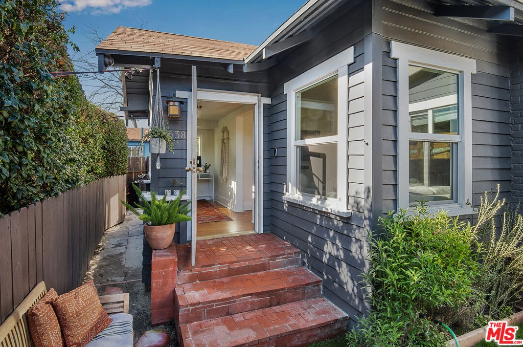 5638 Stoll Dr, Los Angeles, CA 90042-3420