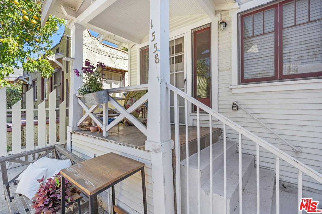 1556 Morton Ave, Los Angeles CA  90026-2676 exterior