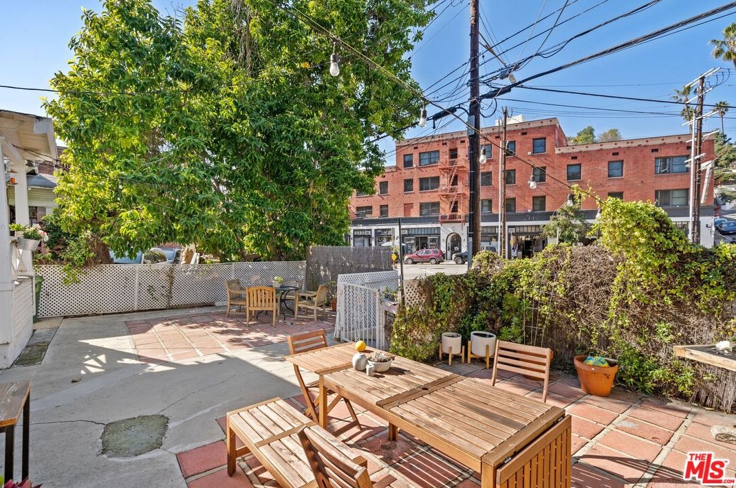 1556 Morton Ave, Los Angeles CA  90026-2676 exterior