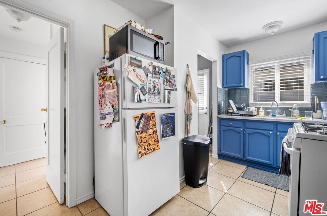 1556 Morton Ave, Los Angeles CA  90026-2676 exterior