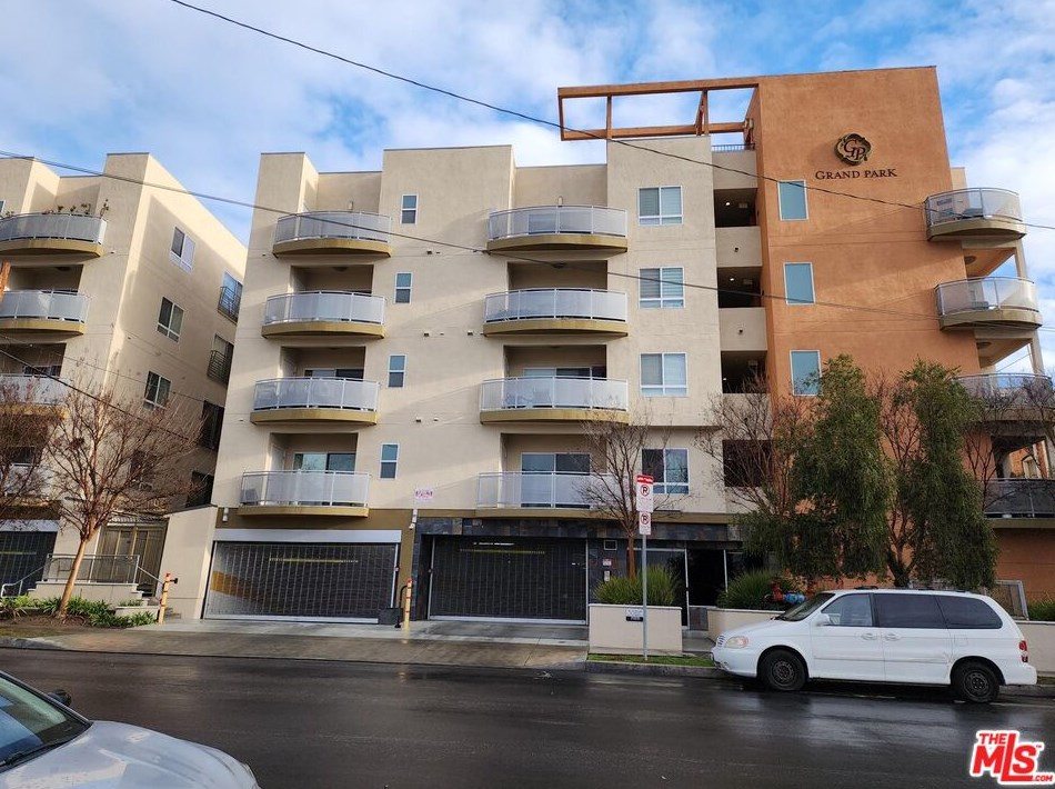 2311 10th St, Los Angeles, CA 90006-2056