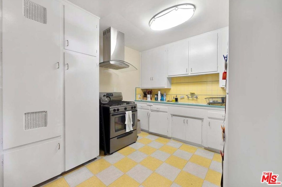 1864 Talmadge St, Los Angeles CA  90027-4542 exterior