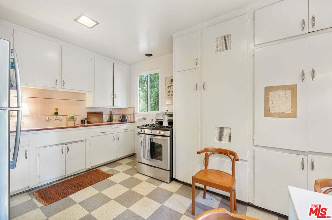 1864 Talmadge St, Los Angeles CA  90027-4542 exterior