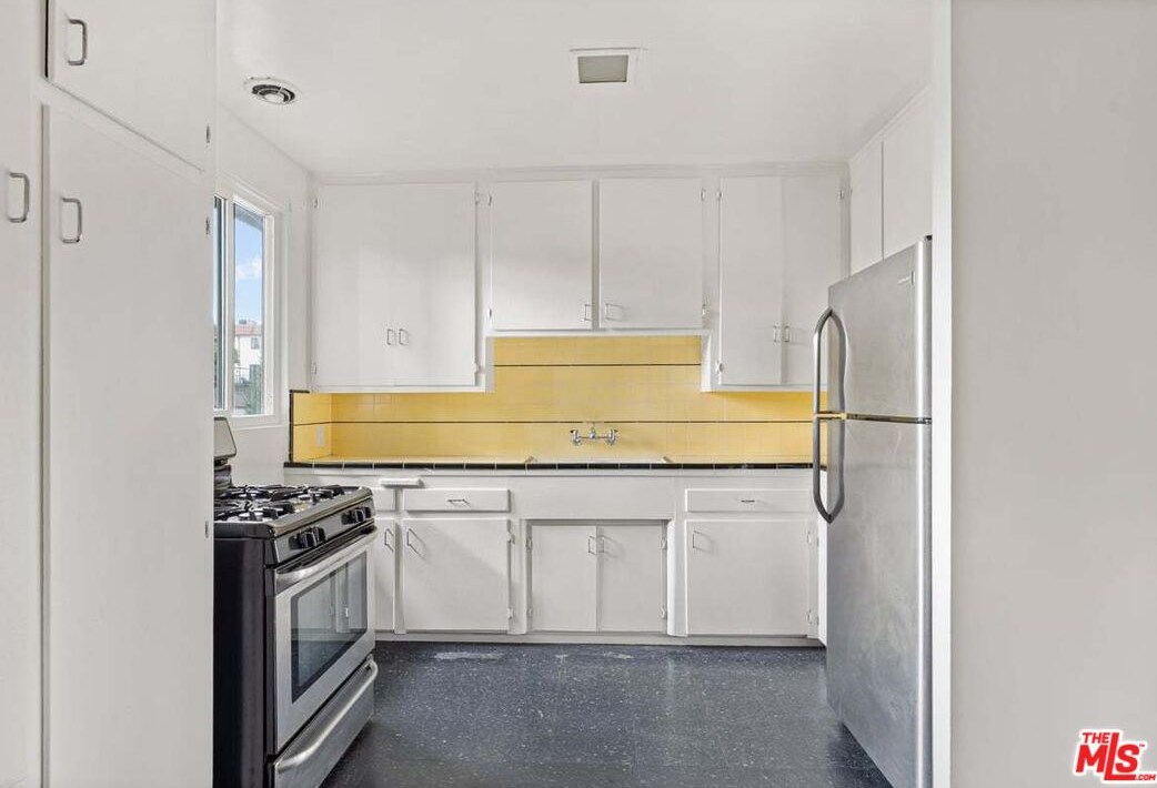 1864 Talmadge St, Los Angeles CA  90027-4542 exterior