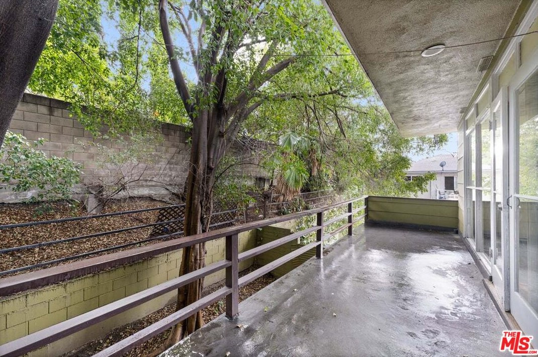 1864 Talmadge St, Los Angeles CA  90027-4542 exterior