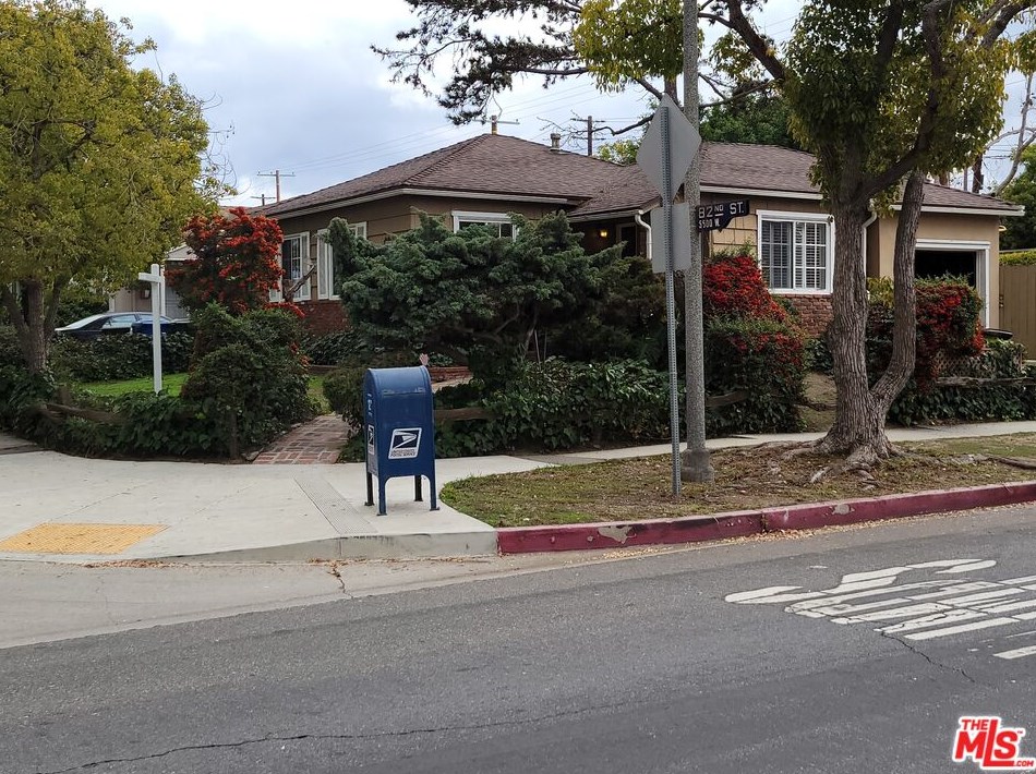 5592 82nd St, Los Angeles, CA 90045-3308