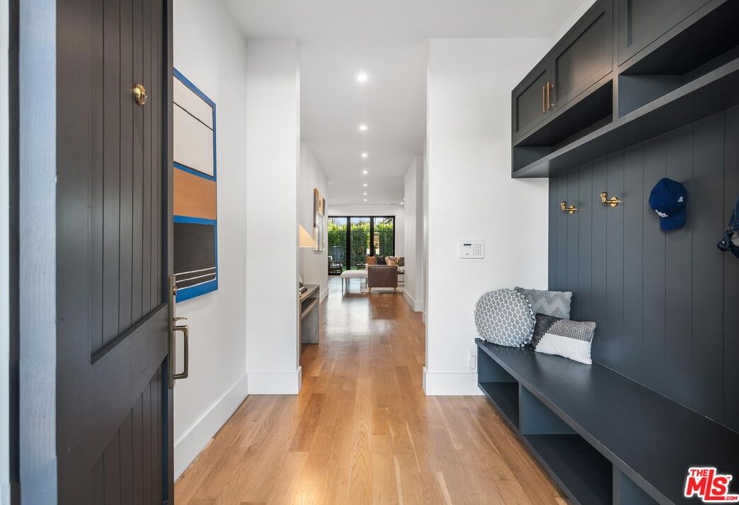 11728 Hartsook St, North Hollywood, CA 91607