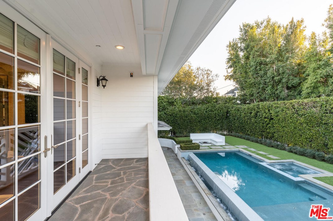 2921 Haddington Dr, Los Angeles CA  90064-4416 exterior