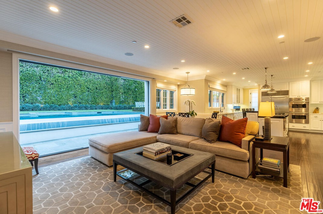 2921 Haddington Dr, Los Angeles CA  90064-4416 exterior