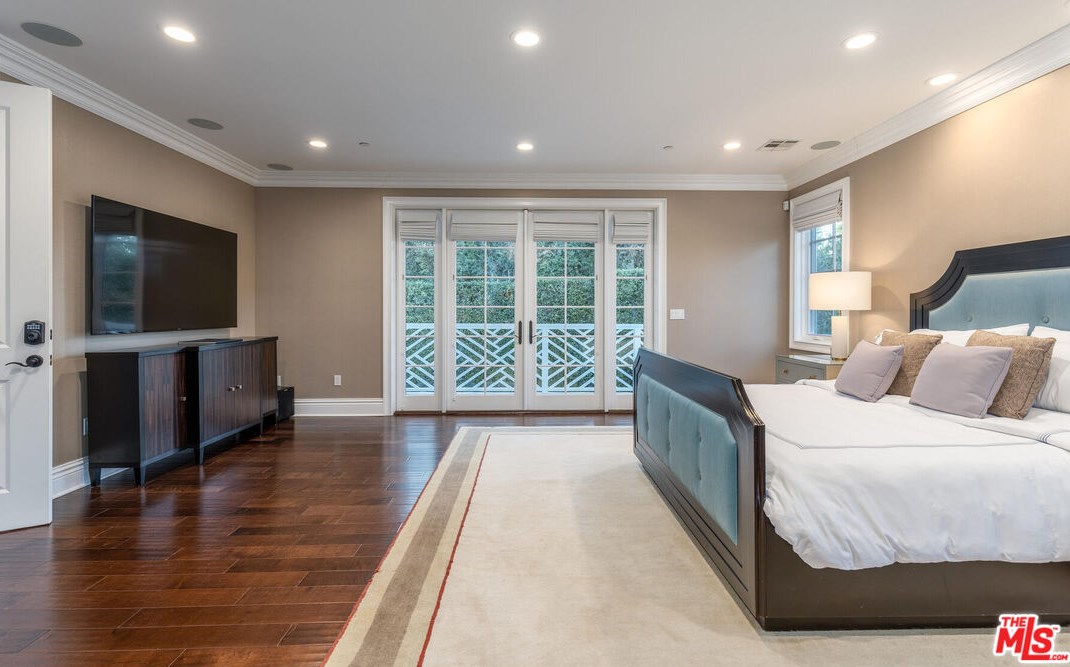 2921 Haddington Dr, Los Angeles CA  90064-4416 exterior