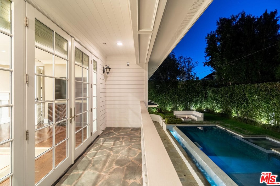 2921 Haddington Dr, Los Angeles CA  90064-4416 exterior