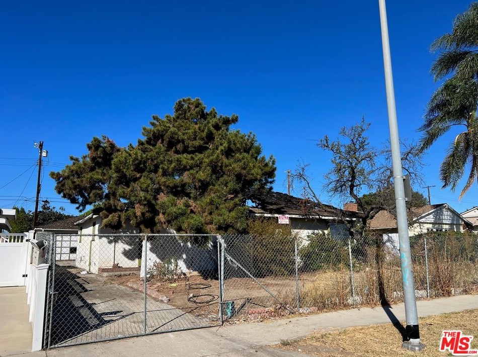10407 Densmore Ave, San Fernando, CA 91344