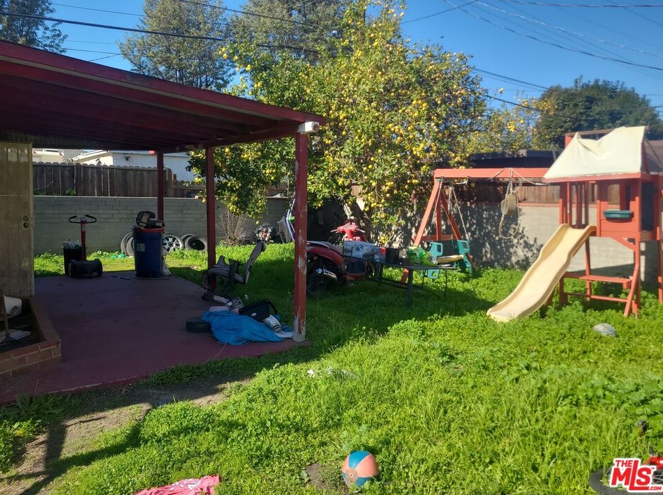 10117 Clovis Ave, Los Angeles, CA 90002-3329