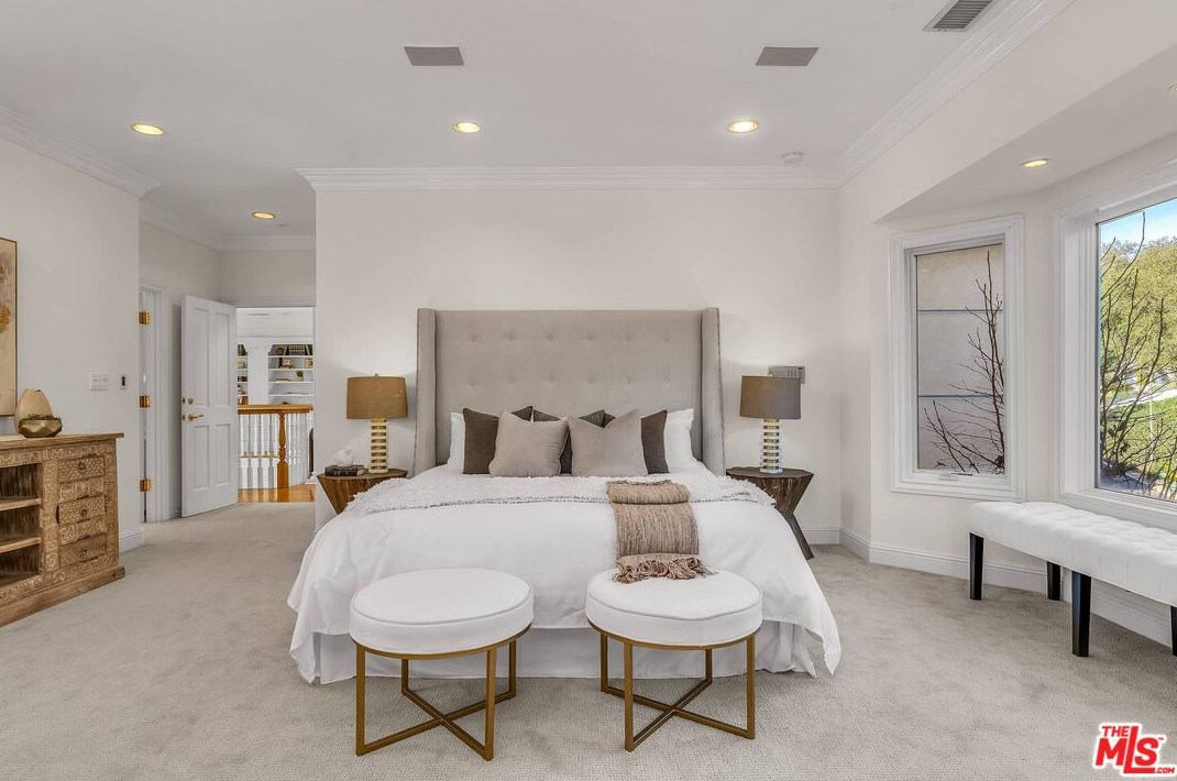 111 Thurston Ave, Los Angeles CA  90049-2434 exterior