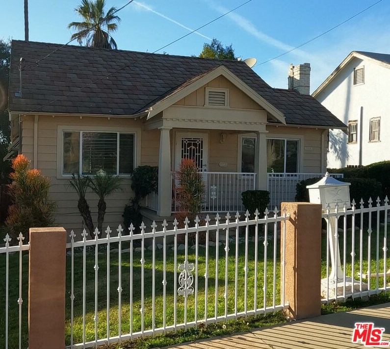 1379 Summit Ave, Pasadena, CA 91103-2246