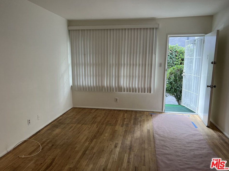 14535 Weddington St, Van Nuys, CA 91411