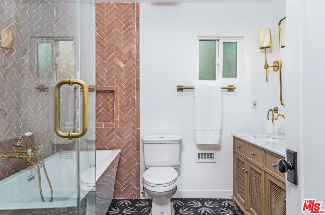 3663 Homeland Dr, Los Angeles CA  90008-4937 exterior
