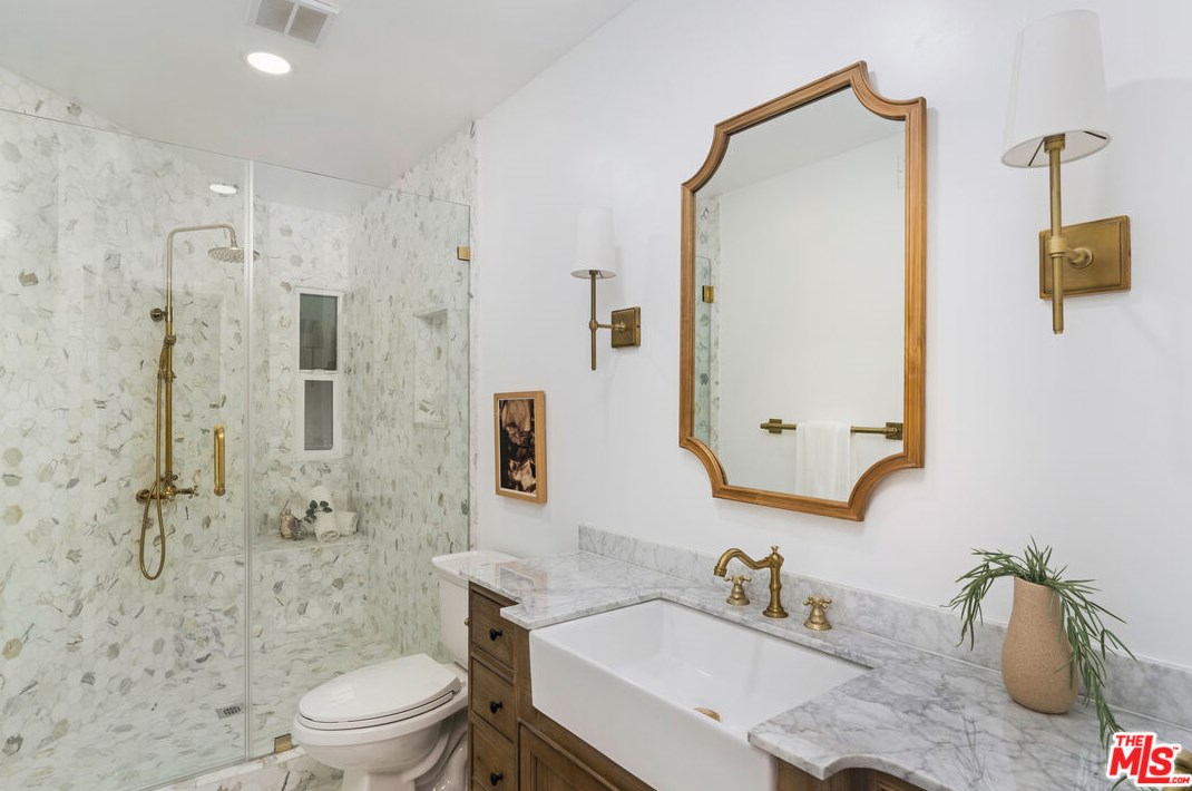 3663 Homeland Dr, Los Angeles CA  90008-4937 exterior
