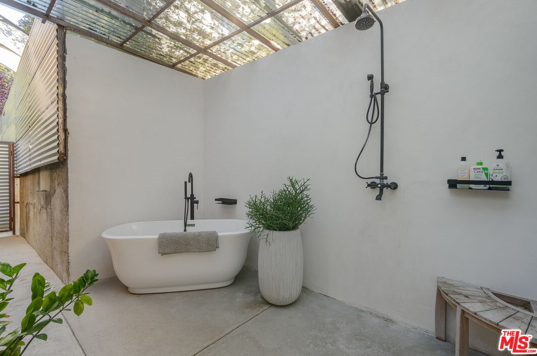 2459 Laurel Pass, Los Angeles CA  90046-1401 exterior