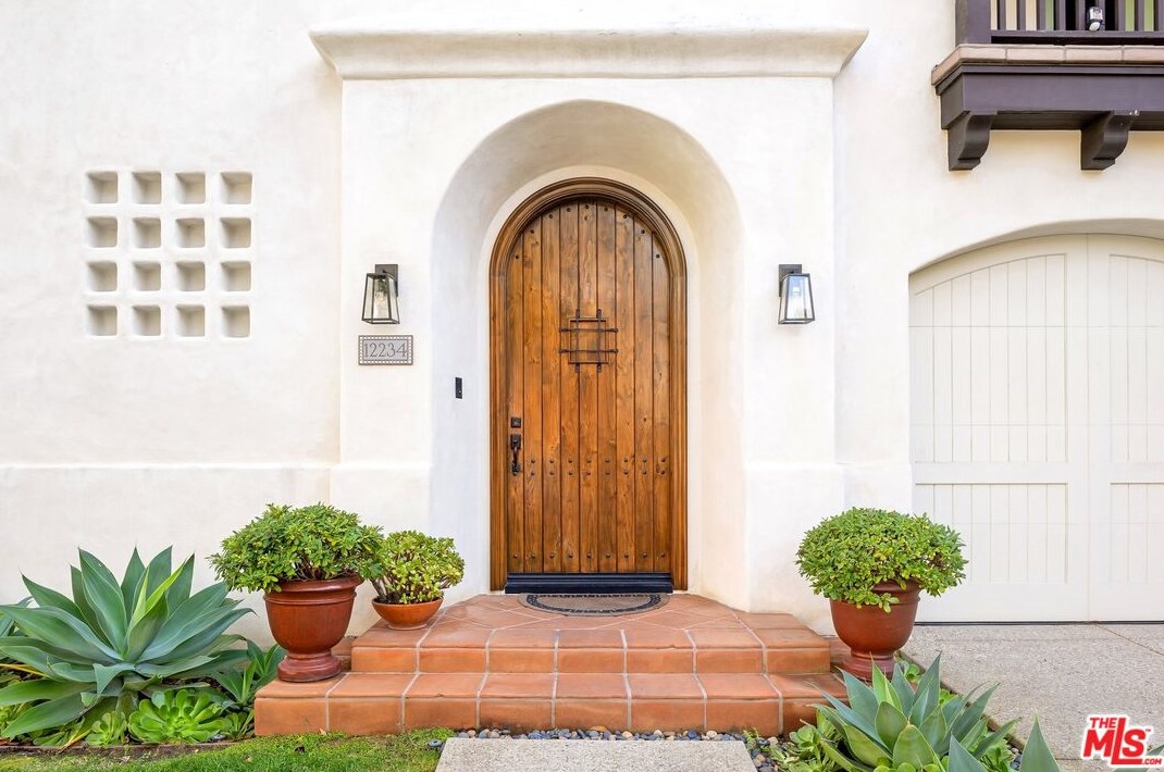 12234 Falkirk Ln, Los Angeles, CA 90049-4004