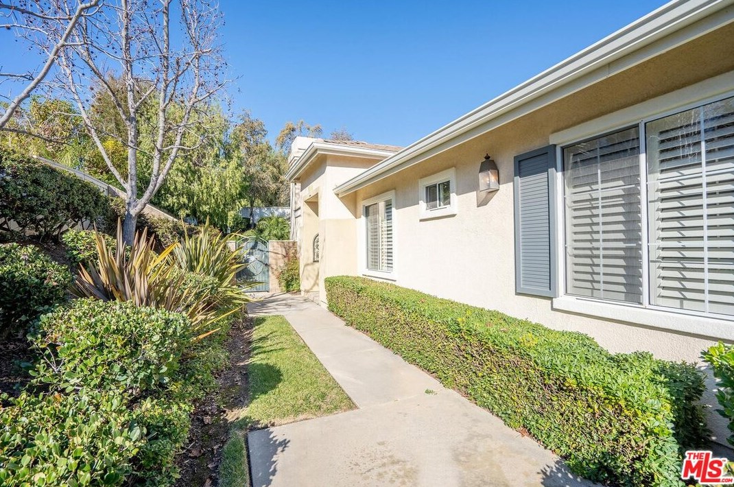 1281 Canterbury Ln, Fullerton, CA 92831