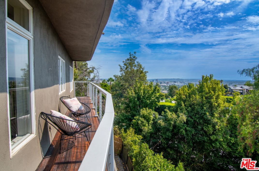 1332 Belfast Dr, Los Angeles CA  90069-1326 exterior