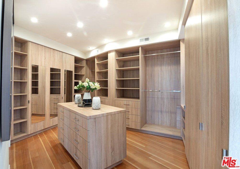 1332 Belfast Dr, Los Angeles CA  90069-1326 exterior