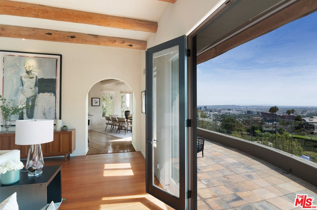 1332 Belfast Dr, Los Angeles CA  90069-1326 exterior