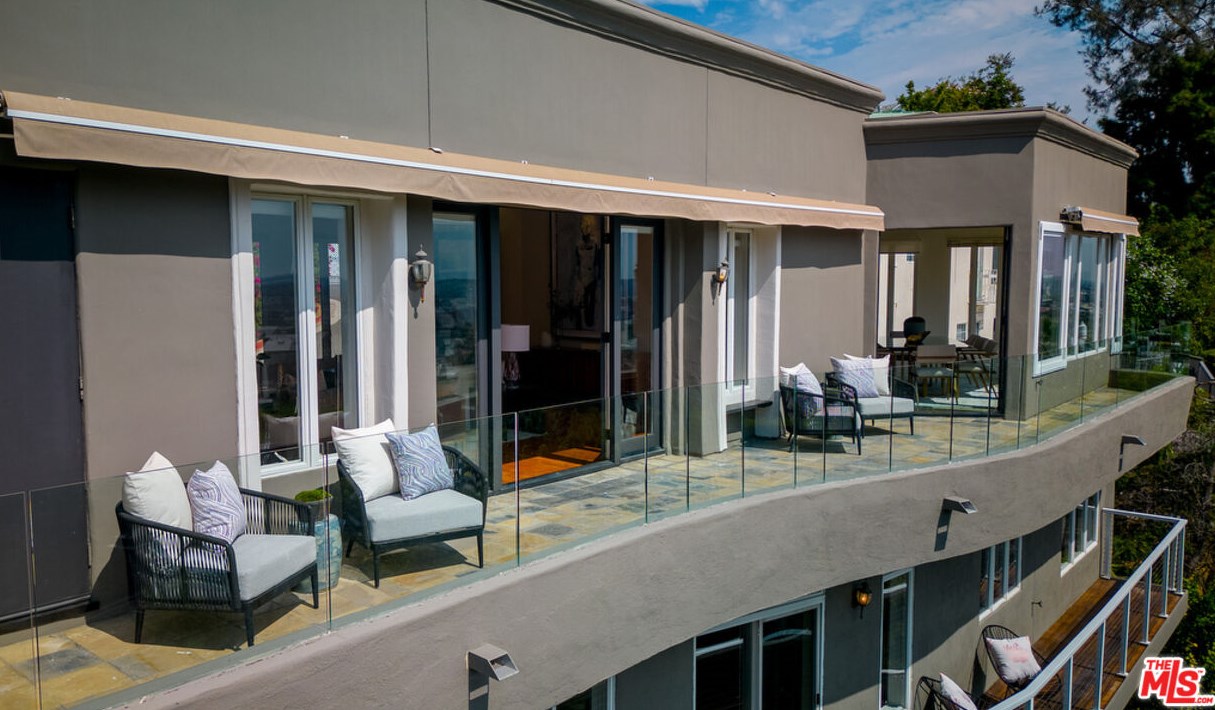 1332 Belfast Dr, Los Angeles CA  90069-1326 exterior