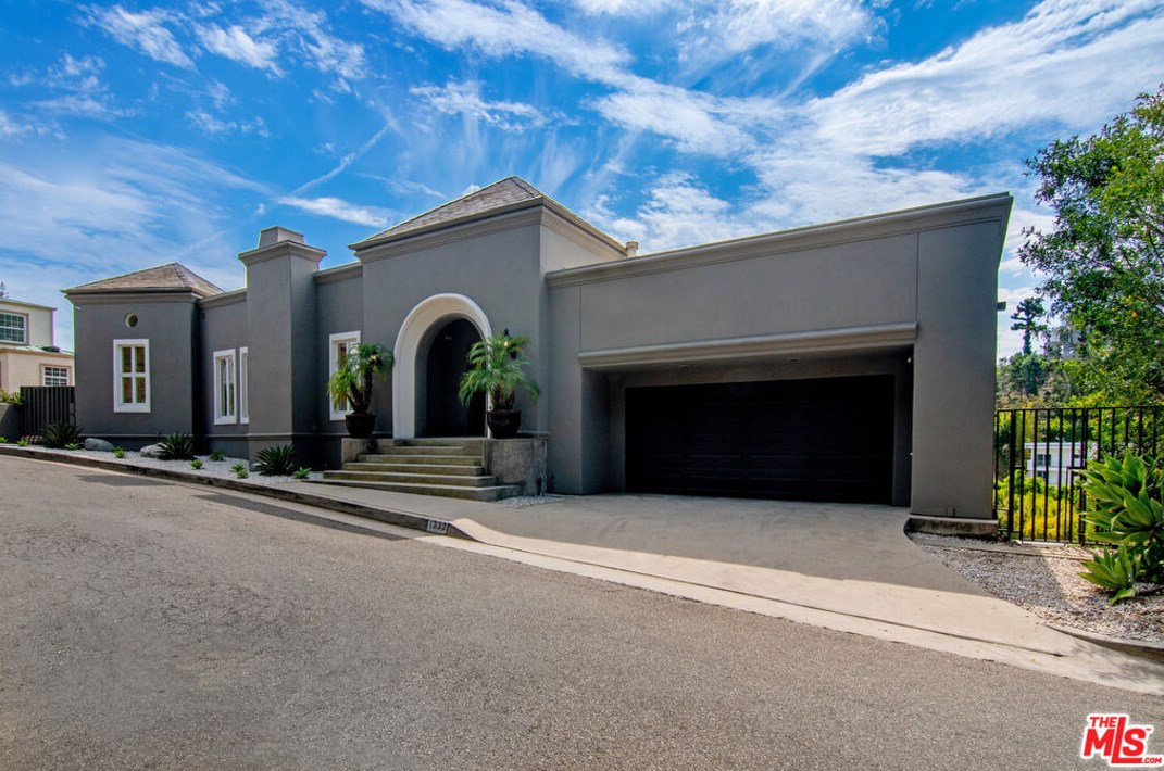 1332 Belfast Dr, Los Angeles CA  90069-1326 exterior