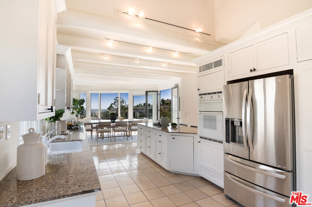 1332 Belfast Dr, Los Angeles CA  90069-1326 exterior