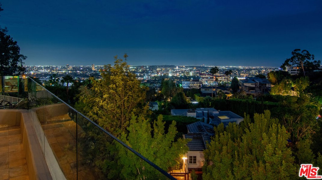 1332 Belfast Dr, Los Angeles CA  90069-1326 exterior