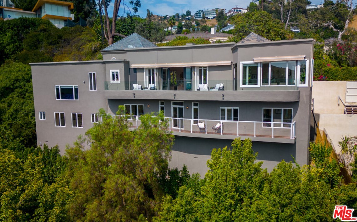 1332 Belfast Dr, Los Angeles CA  90069-1326 exterior