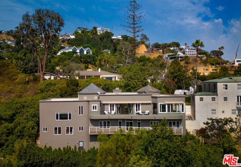 1332 Belfast Dr, Los Angeles CA  90069-1326 exterior
