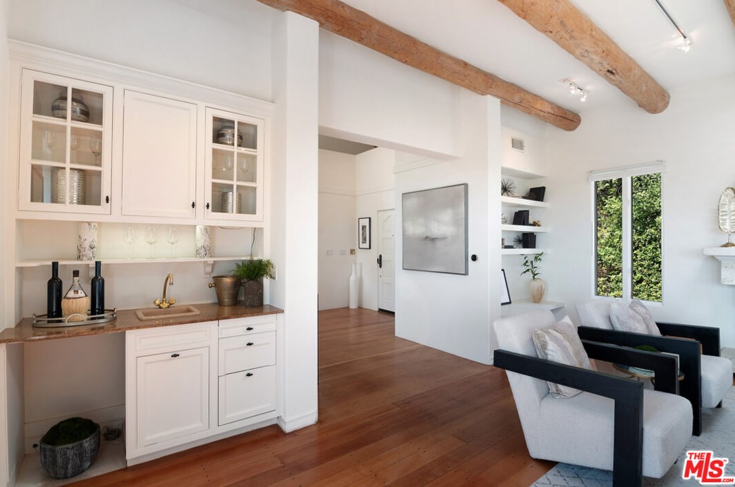 1332 Belfast Dr, Los Angeles CA  90069-1326 exterior