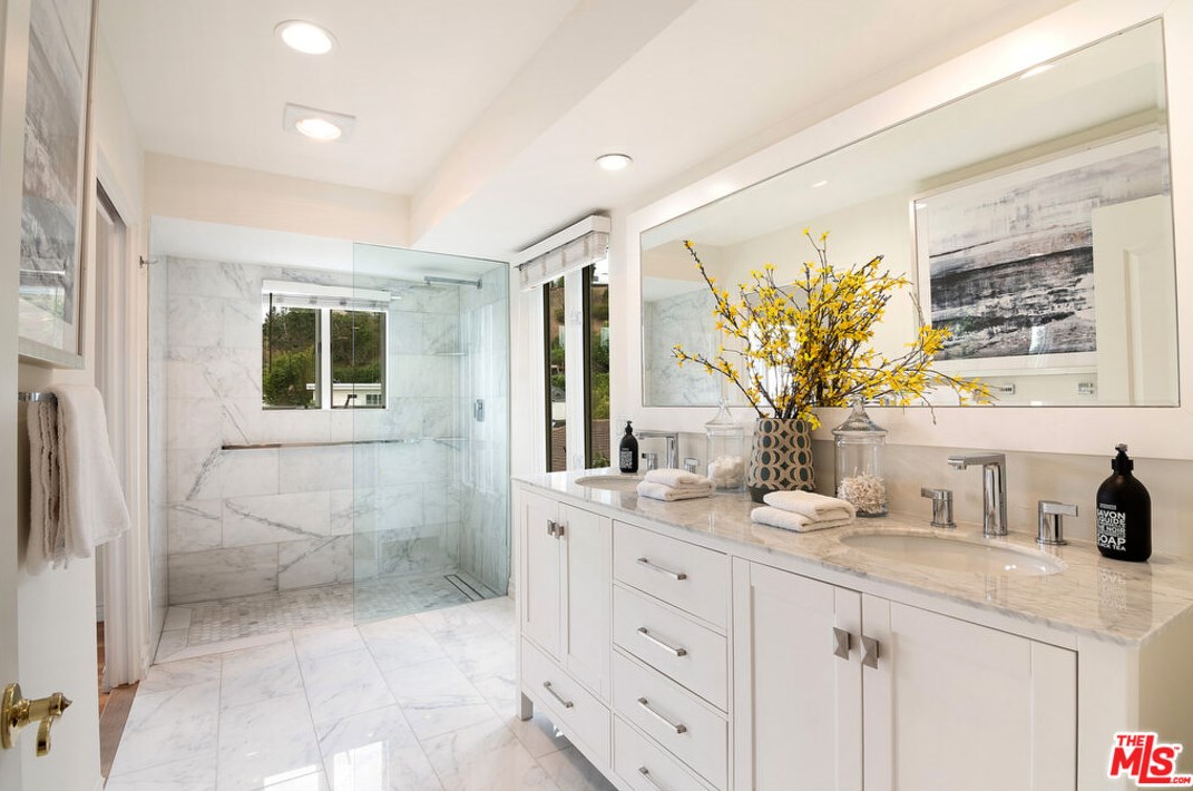 1332 Belfast Dr, Los Angeles CA  90069-1326 exterior
